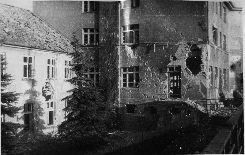Кенигсберг, район Трагхайм после штурма, поврежденное здание.