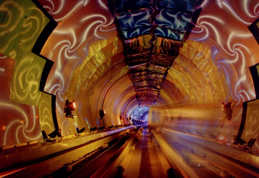 The Bund Sightseeing Tunnel — самый впечатляющий метрополитен