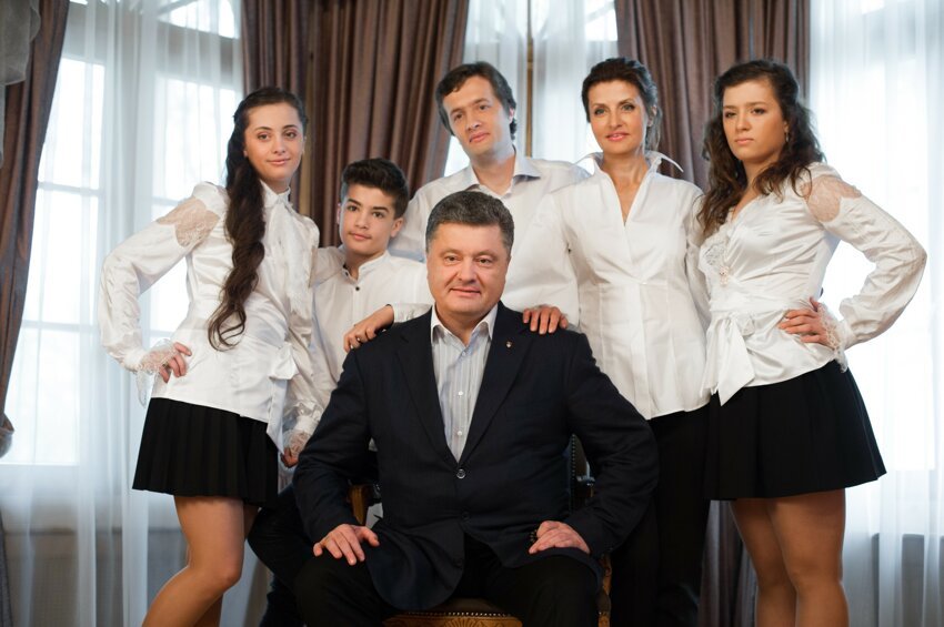 Украинский журналист: Семейка Порошенко прожирает дыру в госбюджете