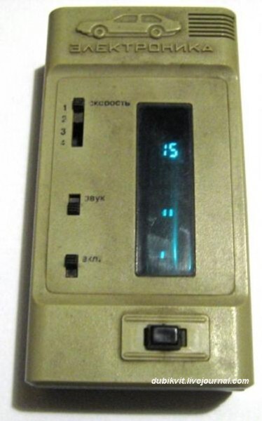 Но началось всё гораздо раньше – знакомьтесь «Электроника ИЭР-01» — Автогонки — портативная игра 1983 г.