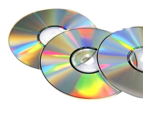 Играешь в компьютерную игру когда установить её можно на компьютер только с CD – диска или дискеты 