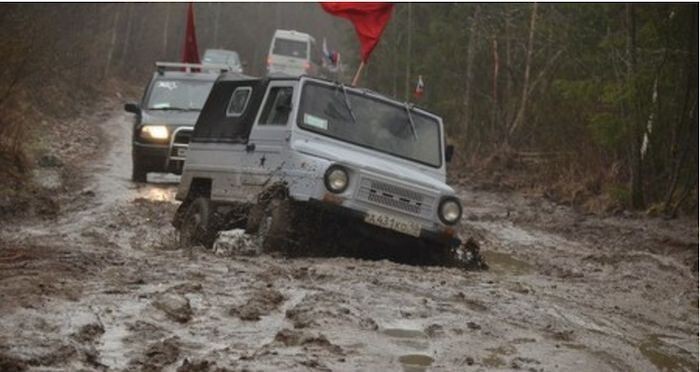 Автопробег в честь Дня Победы в Карелии застрял в грязи