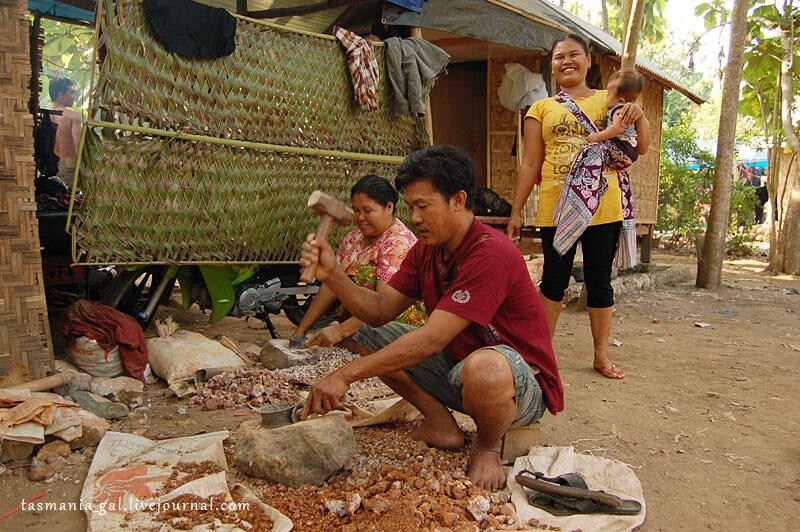 Как добывают золото на острове Ломбок, Индонезия