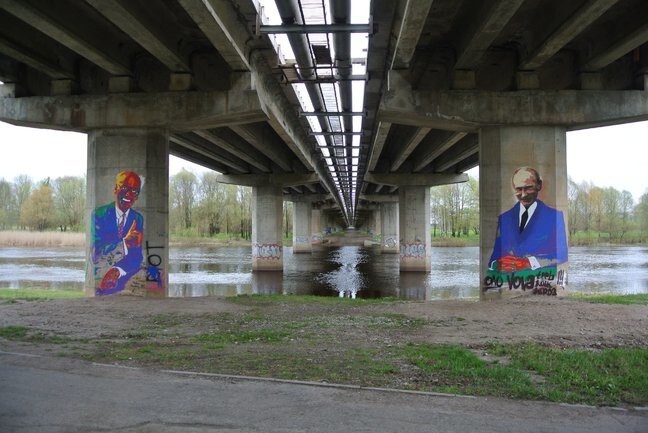 На мосту Дружбы вместо портрета Ильвеса возник Владимир Путин
