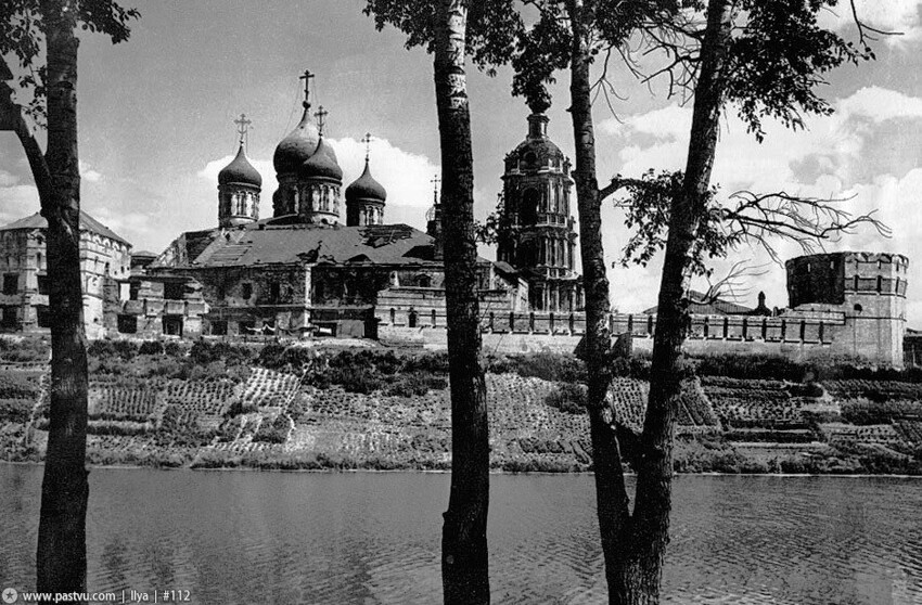 Огороды у Новоспасского монастыря. 