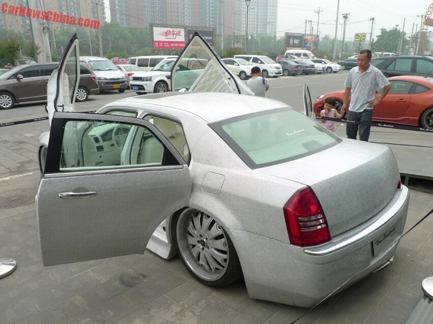 "Шикарный" Chrysler 300С от китайцев