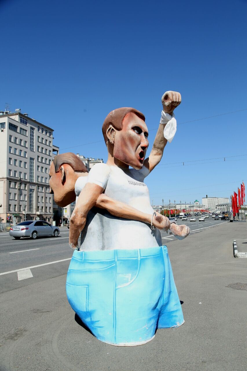 Искусственные Навальные вышли сегодня на митинг