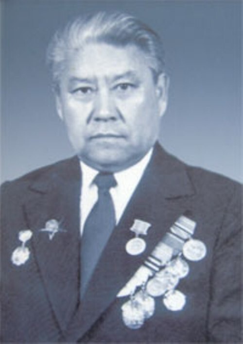 Жансултанов Мурат 1941-1943 гг. служил в рядах Панфиловской дивизии
