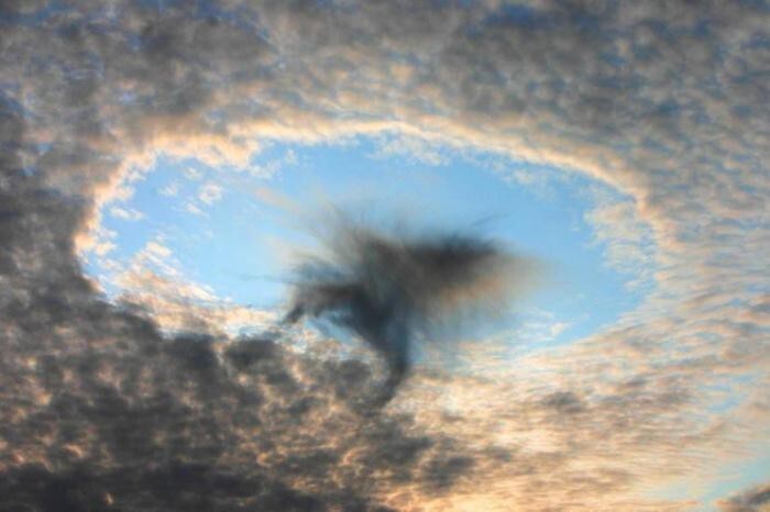 Облака с отверстием или дырокольное облако