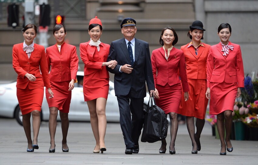 3-е место - Опять азиатская авиакомпания - гонконгский Cathy Pacific - всегда очень красивые, высокие и стройные девушки и прекрасная форма.