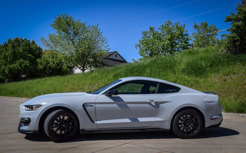 Фотосессия нового Shelby Mustang GT350