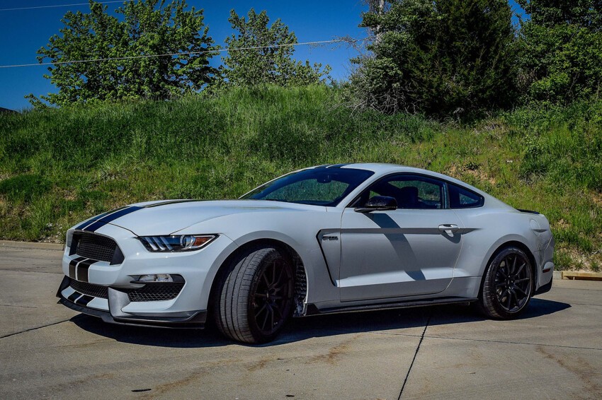 Фотосессия нового Shelby Mustang GT350