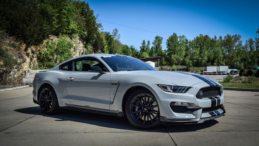 Фотосессия нового Shelby Mustang GT350