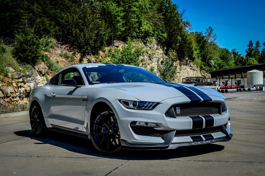 Фотосессия нового Shelby Mustang GT350