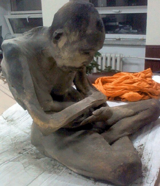 200-летняя живая мумия