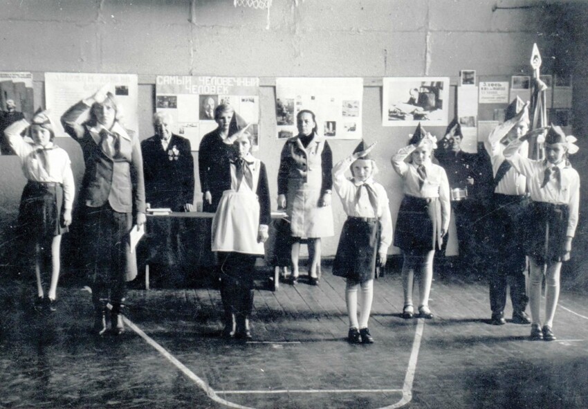 1965 год. Учебный строй пионеров в спортзале.