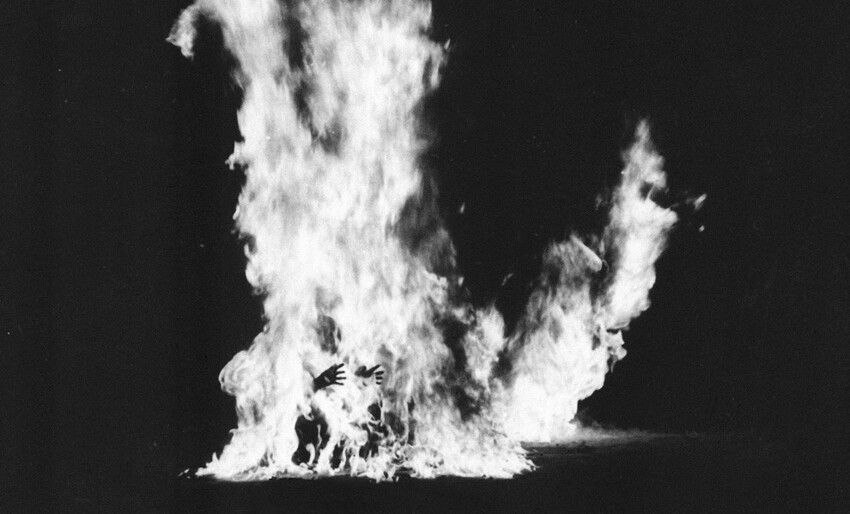 Самосожжение буддийской монахини в Южном Вьетнаме в знак протеста против политики правительства Южного Вьетнама. 29 мая 1966 года.