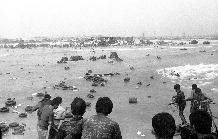 Обломки, оставшиеся после бегства южновьетнамской армии. 29 марта 1975 года.
