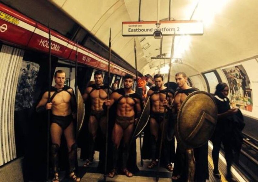 Отряд спартанцев захватил метро Лондона