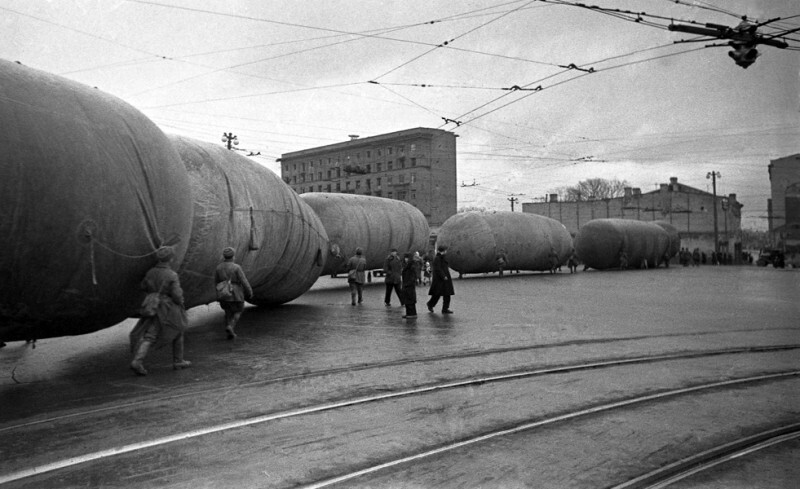 Аэростаты занимают исходные позиции. Октябрь 1941 г