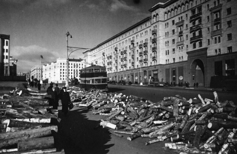 Москва. Ул. Горького. 1942
