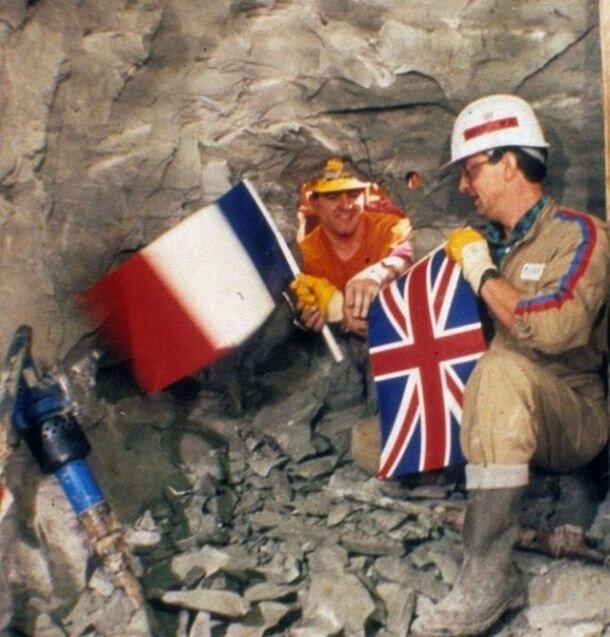 Встреча строителей тоннеля Ла–Манш на глубине 40 метров от пролива, 1990