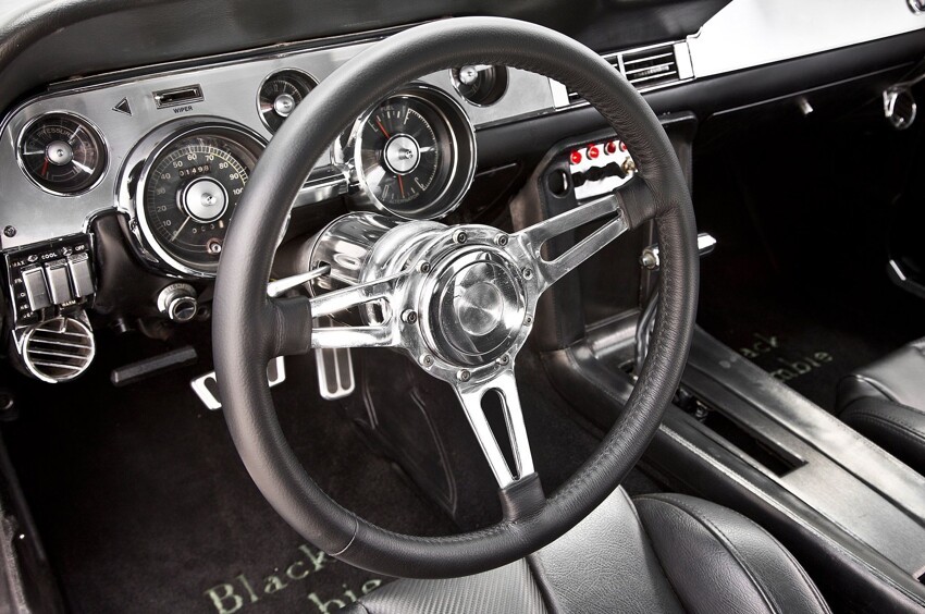 Ford Mustang 1968 с 800-сильным электродвигателем