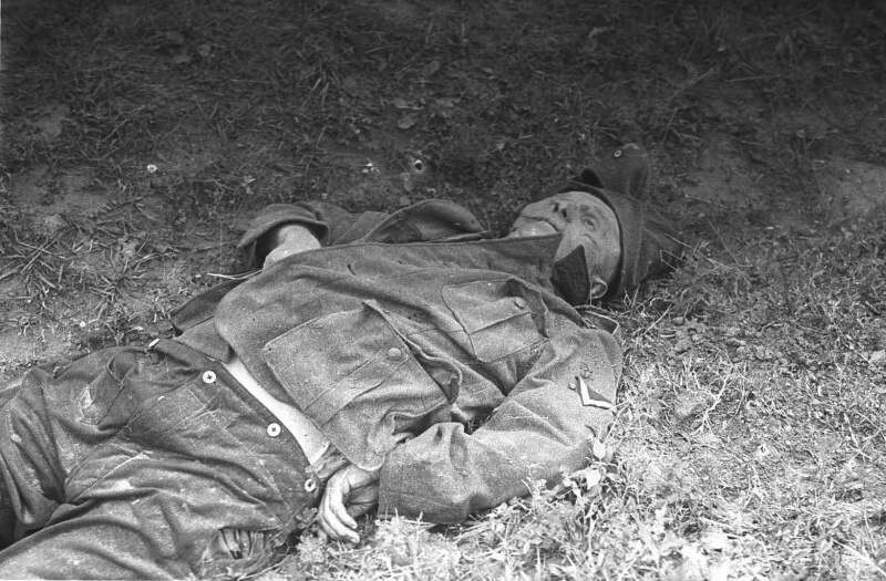  Фото убитого немецкого солдата