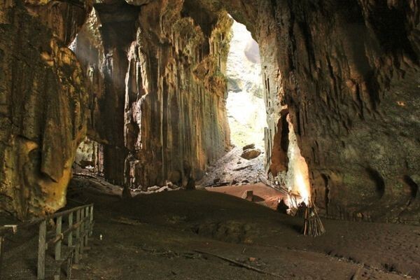 9. Пещеры Гомантонг.