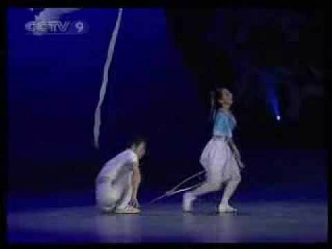 Великолепное выступление китайских танцеров 
