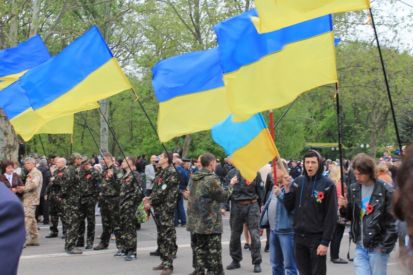 День Победы: украинцы с георгиевскими ленточками!