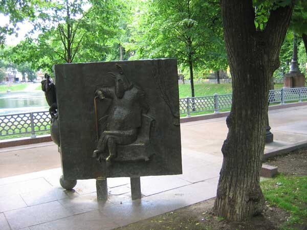 Памятник Крылову на Патриарших прудах