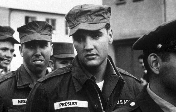 Элвис Пресли, король рок-н-ролла в время службы в армии США: