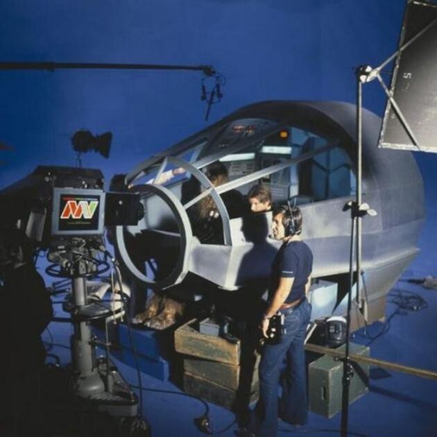 Съемки легендарного фильма "Звездные Воины" внутри космического корабля Millenium Falcon: