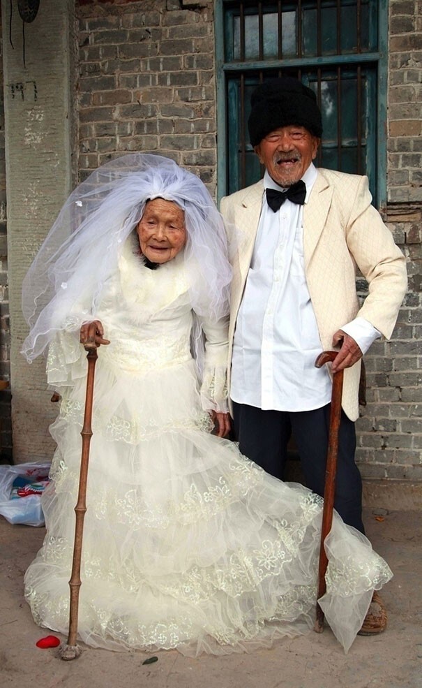Любовь не ржавеет — свадебные фото пожилых пар
