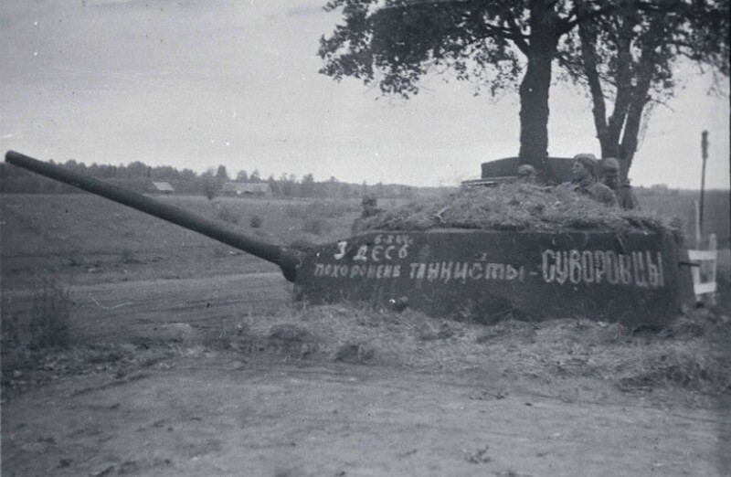 Могила танкистов-суворовцев, погибших на подступах к Клайпеде. 1944 г.