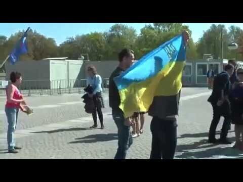 Немцы кричат украинцам, что те фашисты 