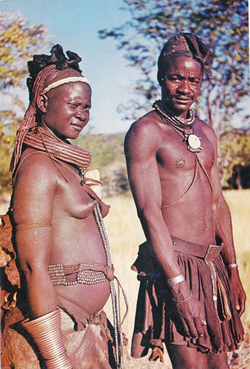 Овахимба. Намибия. Люди этого племени никогда не моются водой. Они чистятся с помощью дыма от костра.