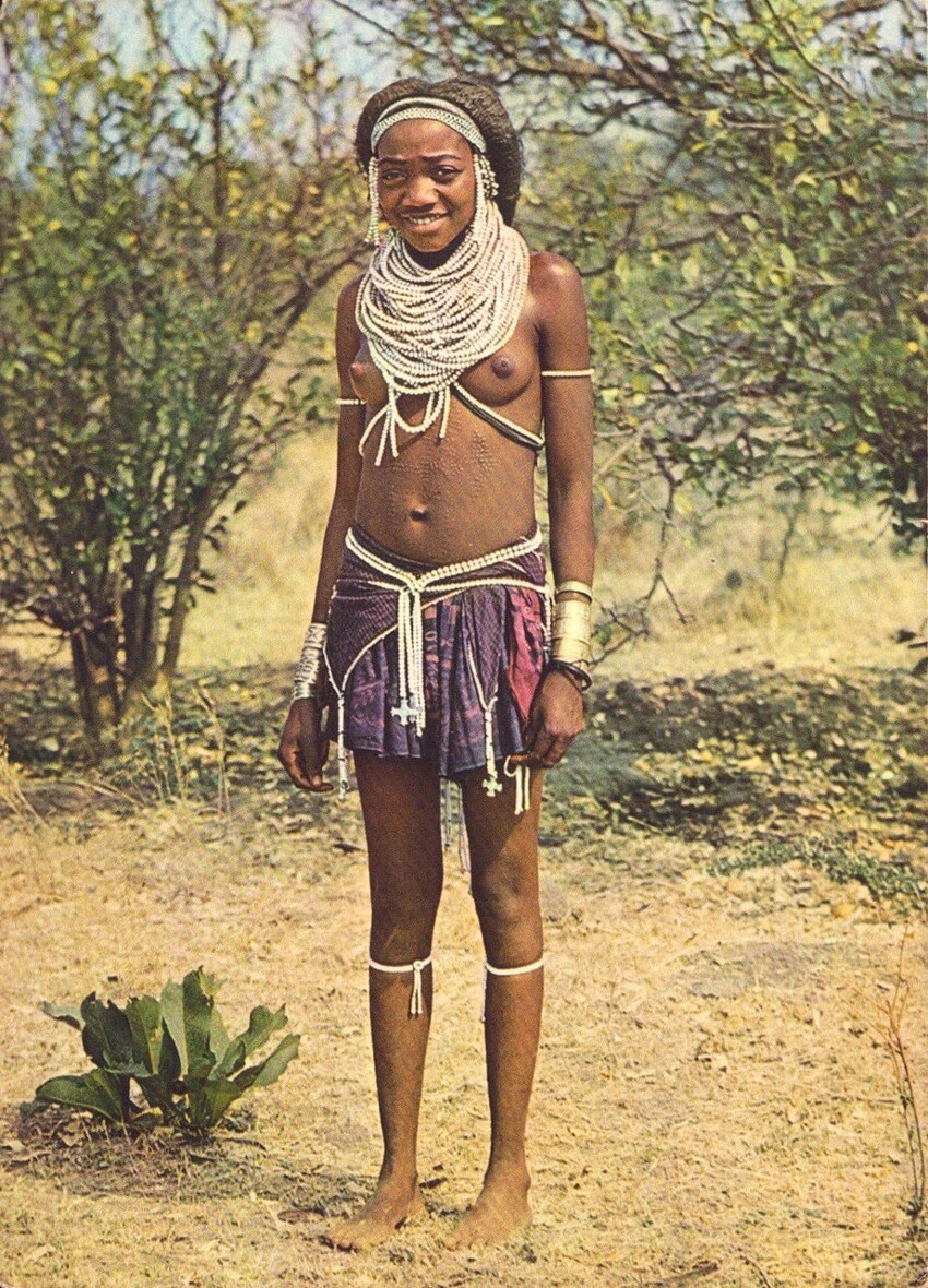 Девушка из Каконды, Ангола.