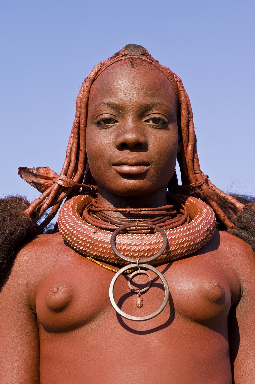 Девушка племени Моимба, Ангола