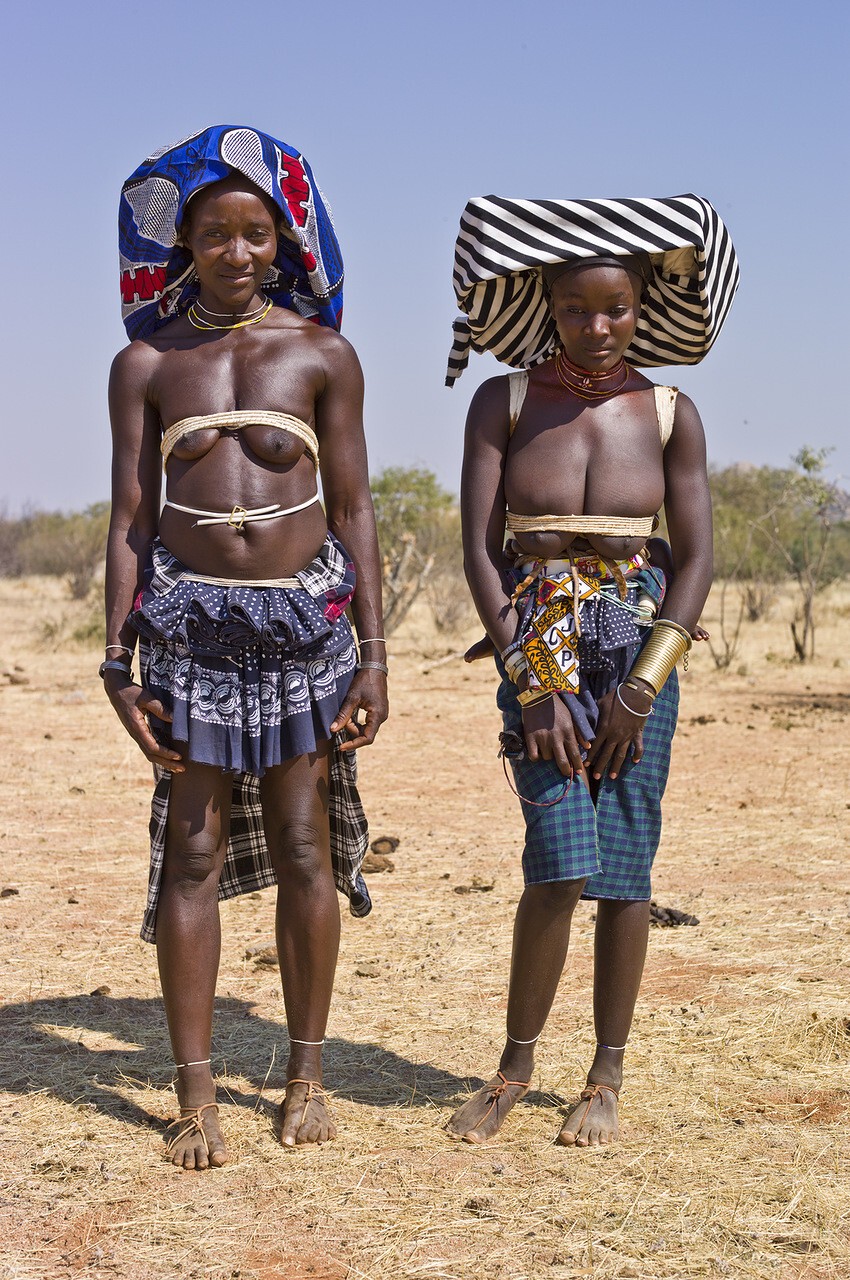 Женщины племени Макавал во время праздника. Ангола