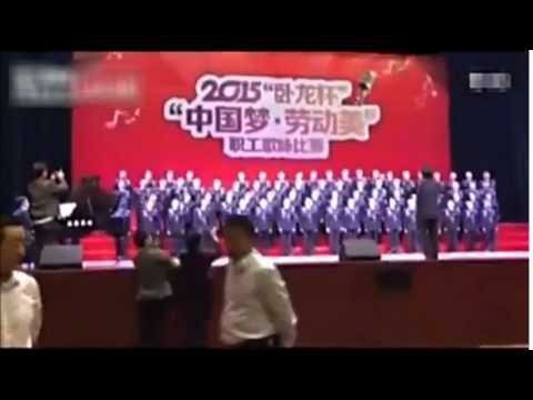 Китайский хор из 80 человек рухнул вместе со сценой 