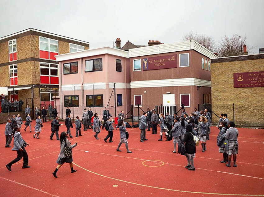 Католическая средняя школа «Sacred Heart» в Лондоне.