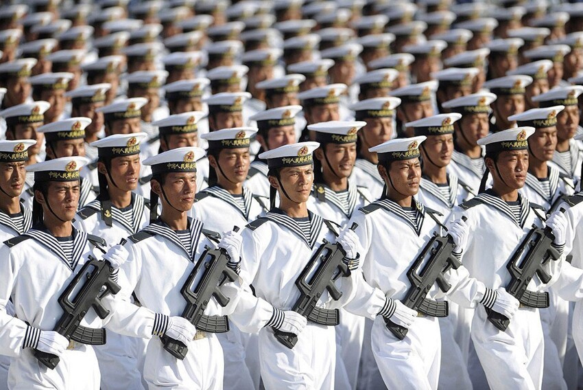Китайские моряки на параде в Пекине.