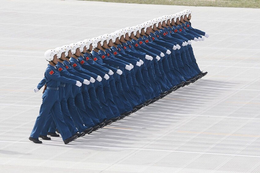 Китайские пилоты в Пекине. 
