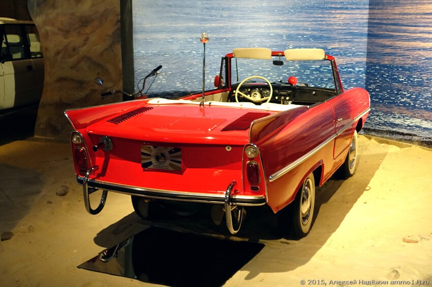 Автомобиль-лодка Amphicar 1966 года.