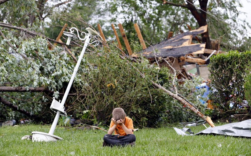 Мощный торнадо пронесся по штату Техас. Стихия лишила многих жителей города Ван крыши над головой