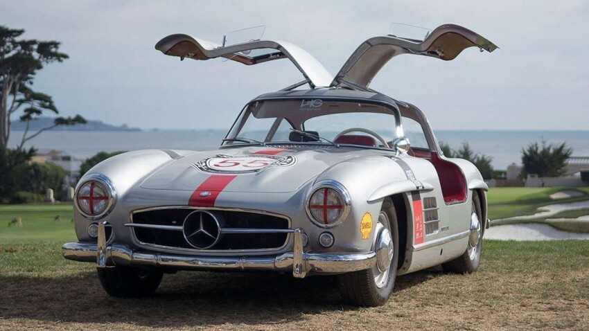 20. Mercedes 300SL — первый в мире автомобиль с непосредственным впрыском топлива. Плюс к этому его изысканные формы и двери-крылья позволяют этой модели оказаться в нашем списке самых культовых автомобилей всех времён.