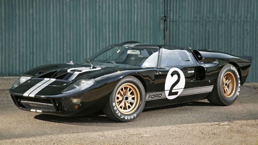 8. Выпущенный в том же году, что и Мустанг, другая модель Форда — Ford GT40 была специально спроектирована для гонок 24 часа Ле-Мана, где на равных конкурировал с Феррари.