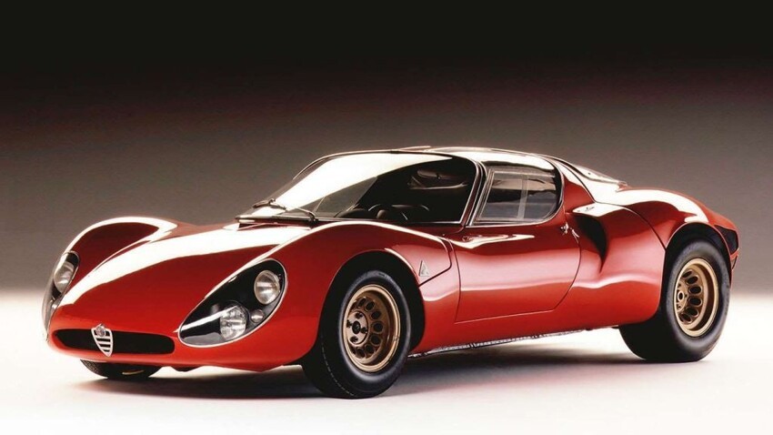 10. Alfa Romeo 33 Stradale. Было выпущено всего 18 штук этой модели. Она просто великолепна.